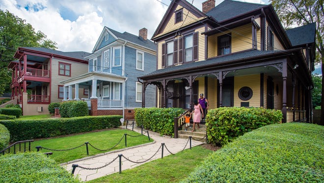 Guests can visit the Reverend Martin Luther King, Jr.’s birthplace at 501 Auburn Avenue in the Sweet Auburn District. The home, built in 1985, was where Dr. King spent the first 12 years of his life and it is now part of the Martin Luther King Jr. National Historic Site.