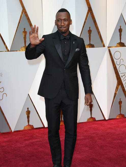 Mahershala Ali takes casual sophistication to a new level on the red carpet.