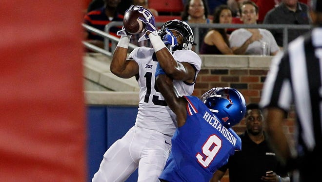 TCU wide receiver Travis Hanes (19) catches a touchdown pass against Southern Methodist.
