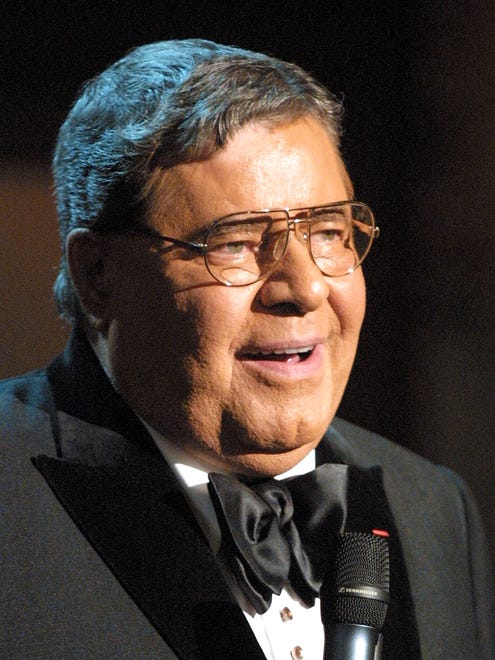 Muscular Dystrophy Association national chairman Jerry Lewis speaks during the 2001 Jerry Lewis MDA Telethon Sept.  2, 2001 in Los Angeles.