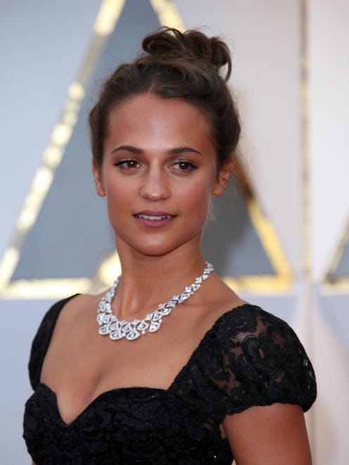 Alicia Vikander let her stunning looks take center stage with a messy bun.
