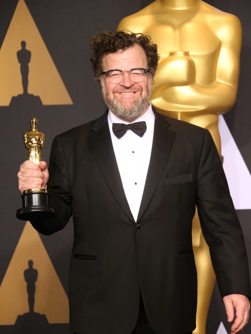 Kenneth Lonergan poses with his award for Best Original Screenplay for 'Manchester by the Sea.' i