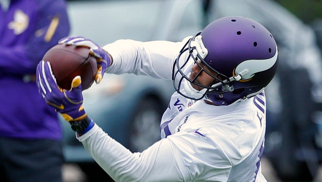 Minnesota Vikings wide receiver Michael Floyd pulls in a pass during NFL football practice Wednesday, May 24, 2017, in Eden Prairie, Minn. Back in his native state, with family, friends and former Notre Dame teammates now around him, Floyd is in position to get his career and life back on track following a drunken driving sentence. (AP Photo/Jim Mone) ORG XMIT: MNJM101