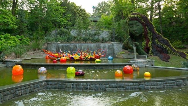 In 2016, the Atlanta Botanical Gardens welcomed famed glass artist Dale Chihuly, who created stunning installations such as this one, called Fiori Boat and Niijima Floats.