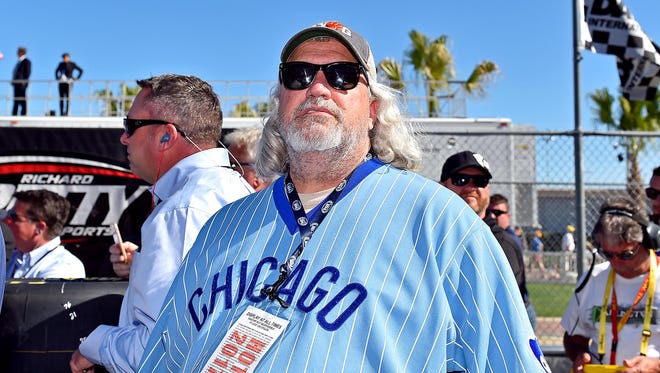 Longtime NFL defensive coordinator Rob Ryan takes in the pre-race festivities.
