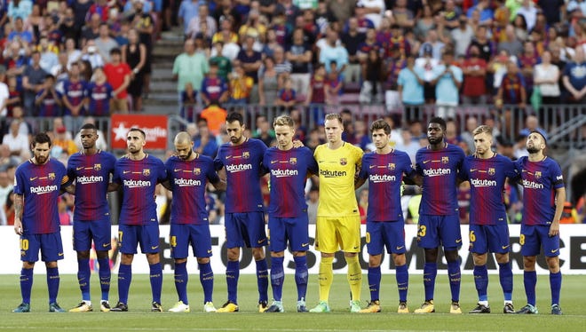 FC Barcelona players observe a minute of silence to pay tribute to the victims of the terrorist attacks in Barcelona and Cambrils.