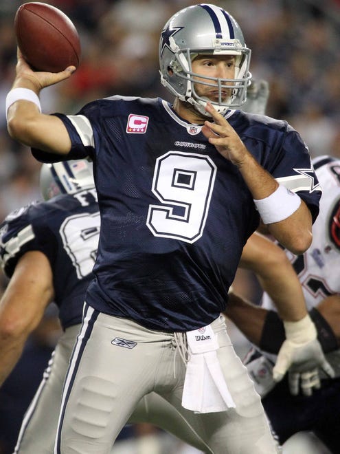 Romo passes against the Patriots in 2011.