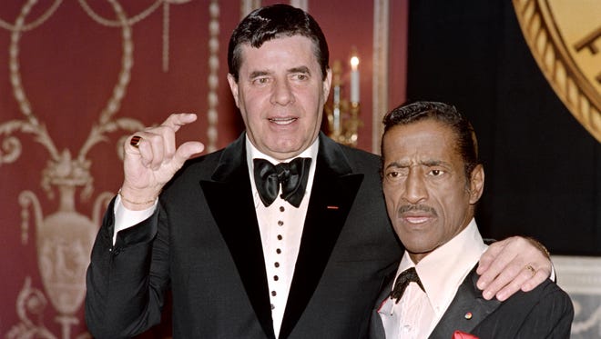 Jerry Lewis and Sammy Davis Jr pose on May 15, 1988, before the New York Friars Club Tribute to Barbara Sinatra, wife of singer Franck Sinatra.