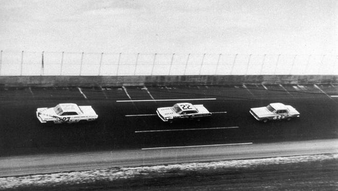 Junior Johnson leads Fireball Roberts and Richard Petty in the 1962 Daytona 500.