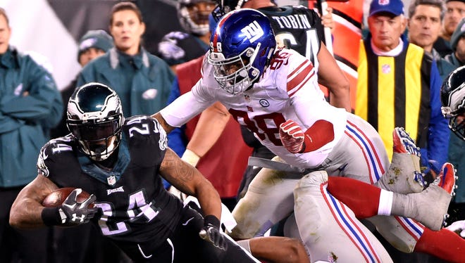 Oct 19, 2015; Philadelphia, PA, USA; Philadelphia Eagles running back Ryan Mathews (24) is tackled by New York Giants defensive tackle Johnathan Hankins (95) and defensive end Damontre Moore (98) at Lincoln Financial Field. The Eagles defeated the Giants, 27-7. Mandatory Credit: Eric Hartline-USA TODAY Sports ORG XMIT: USATSI-224628 ORIG FILE ID:  20151019_pjc_se7_287.JPG