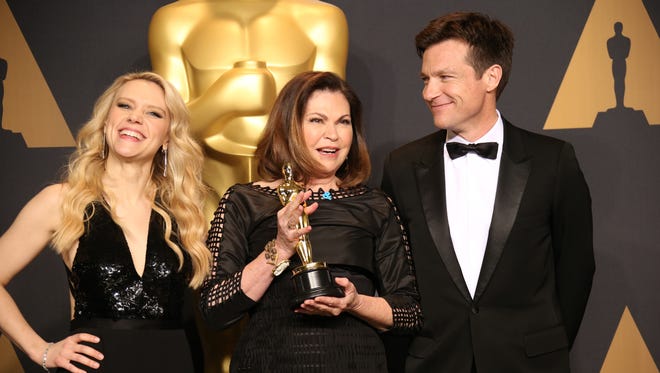Presenters Kate McKinnon, left, and Jason Bateman pose with Colleen Atwood and her Oscar for Achievement in Costume Design for 'Fantastic Beasts and Where to Find The' in the trophy room during the 89th Academy Awards.