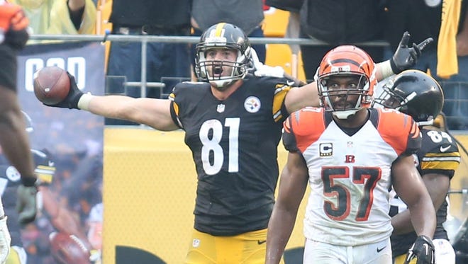 Steelers tight end Jesse James (81) celebrates his second-half touchdown catch.
