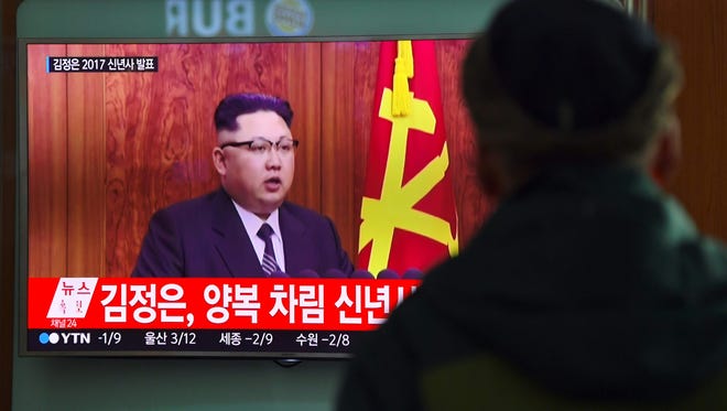This file photo taken on December 31, 2016 shows a man watching a television news broadcast at a railway station in Seoul showing North Korean leader Kim Jong-Un's New Year's speech.
The United States is certain it can defend itself from an attack by North Korea, the Defense Department said on January 3, 2017 after Pyongyang warned it was close to test launching a ballistic missile. "We remain confident in our ballistic missile defense and in our defense of our allies and our defense of the homeland," Pentagon spokesman Peter Cook said at a news briefing.