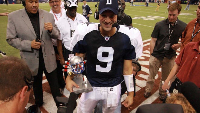 Romo was awarded the Galloping Gobbler award for his performance against the Buccaneers on Thanksgiving in 2006.