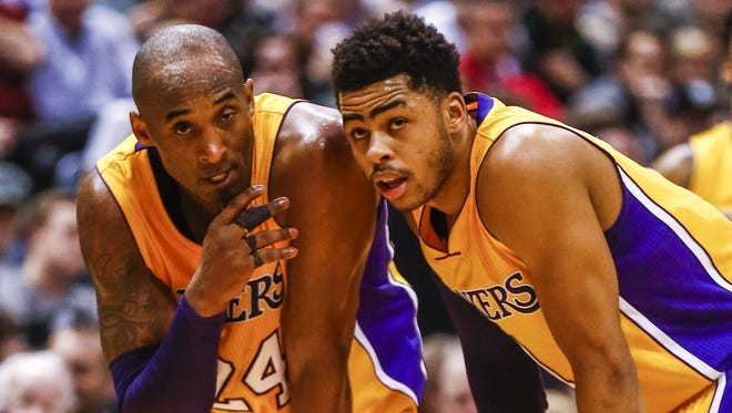 Los Angeles Lakers guard Kobe Bryant (L) talks with Los Angeles Lakers guard D'Angelo Russell in a recent game.