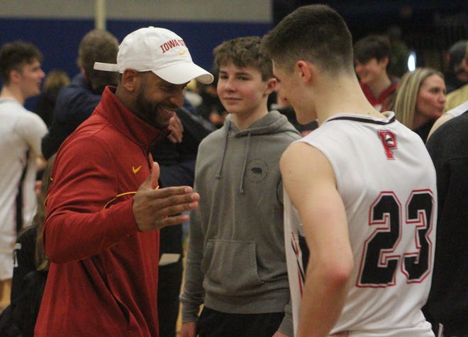 Milwaukee native Walter Blount Jr., left, daps Pewaukee guard Nick Janowski after Pewaukee advanced to the WIAA Division 2 state tournament on March 12, 2022. Blount is an assistant coach at Iowa State, which was preparing to take on LSU at Fiserv Forum that week.